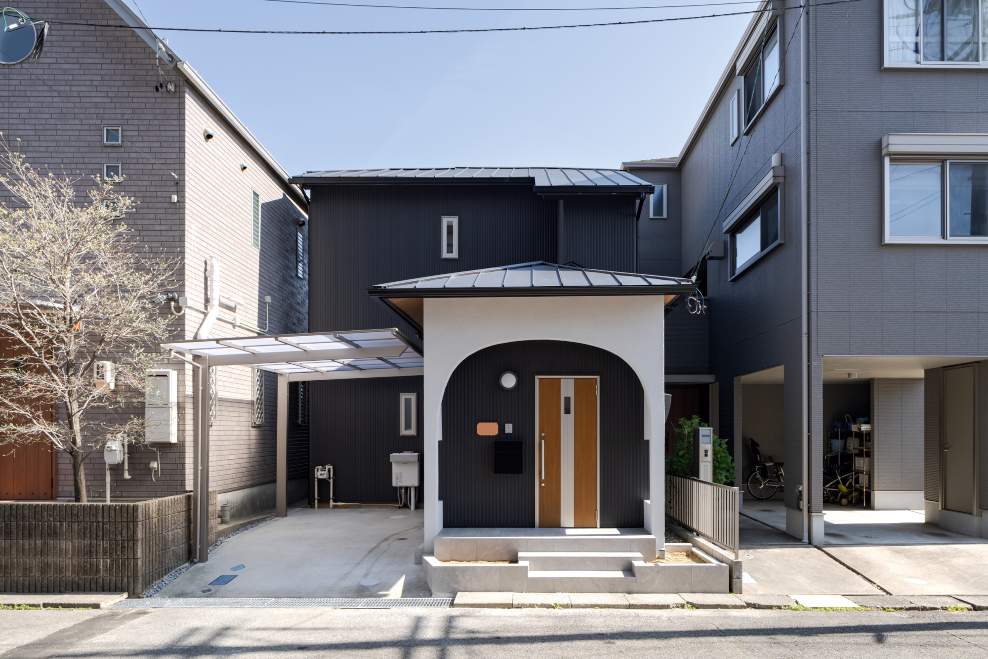 2階建ての外観写真